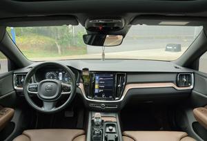 Voiture d'occasion 2022 Volvo S60 B4 Berline de luxe d'occasion Conduite à gauche Automatique Robuste Économique Design scandinave de haute technologie - Product Image 5