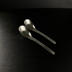 ช้อนโลหะไทเทเนียมบริสุทธิ์สำหรับเด็กทารก 0-12 เดือน ช้อนส้อมสแตนเลสสีพื้นแบบตรง - Product Image 3