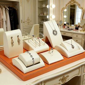 Présentoir de Luxe en Cuir PU pour Bijoux : Collier, Bague, Bracelet – Support de Table, Ornement, Étagère – Couleur et Logo Personnalisables - Product Image 4