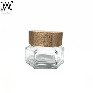 Mini tarro hexagonal de vidrio en <span class=keywords><strong>miniatura</strong></span> de 50ml con tapa de tornillo de madera para miel - Product Image 1