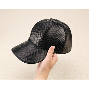 Gorra de Béisbol ZENOS de Alta Gama, Personalizada, de 6 Paneles, con Hebilla de Cobre Dorado, para Todas las Estaciones, de Piel de Pitón, Impermeable, Negra Lisa Única - Product Image 4