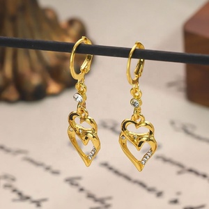 Boucles d'oreilles à pampilles en forme de double cœur géométrique creux rétro européen américain, élégantes, tendance, petites, exquises, polyvalentes, personnalisées - Product Image 4