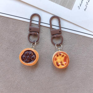 Llavero de chocolate con forma de tarta de huevo, colgante de corazón lindo para niña, accesorio para bolso de estudiante, decoración colgante para mejor amiga - Product Image 1