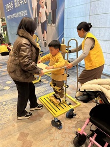 Chaise d'entraînement <span class=keywords><strong>debout</strong></span> réglable à roulettes pour enfants, directement de l'usine, dispositif de rééducation portable, exosquelette - Product Image 1