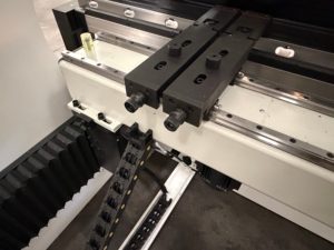 Prensa Plegadora CNC de Alta Precisión de 170 Toneladas Totalmente Automática |   Máquina Electrohidráulica para Doblar Láminas de Aluminio LIANGJI LPA-170T/6000 - Product Image 3