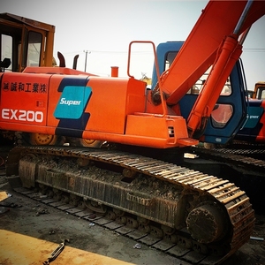 Excavateur sur chenilles Hitachi EX200-3 d'occasion aux excellentes performances - Product Image 2