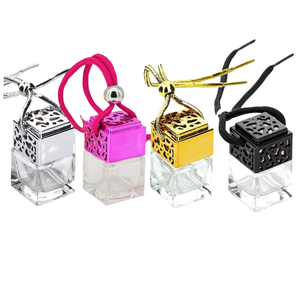 Diffuseur de parfum pour voiture en verre carré suspendu, personnalisable, décoratif, 6 à 8 ml, vide, avec couvercles colorés, 2022 - Product Image 3
