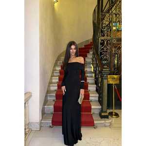 ชุดราตรีสีดำแขนยาวแบบเรียบง่าย - Product Image 2