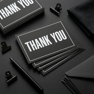 Tarjetas de Agradecimiento Minimalistas Negras con Tipografía Blanca en Negrita, Estilo Industrial Moderno, Personalizables al por Mayor con Logotipo, para Empresas, Comercio Minorista, Embalaje, OEM, ODM - Product Image 5