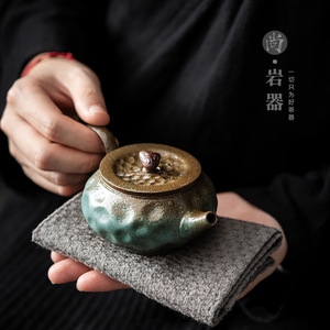 Théière en céramique rétro, forme irrégulière, martelée et dorée, avec couvercle, pour le thé Kung Fu - Product Image 4