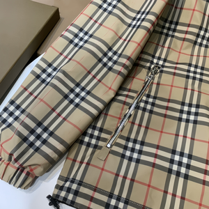 Chaqueta Reversible de Doble Capa con Estampado Burberry a Cuadros, Estilo Casual Clásico, Impermeable y Resistente al Viento, de Diseñador de Lujo para Hombre - Product Image 2