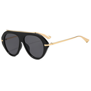 <span class=keywords><strong>Lunettes</strong></span> <span class=keywords><strong>de</strong></span> soleil élégantes UV400 personnalisables avec logo – Tendance 2026 – Luxe, mode vintage, surdimensionnées <span class=keywords><strong>pour</strong></span> hommes et femmes – Idéales <span class=keywords><strong>pour</strong></span> les vacances - Product Image 5