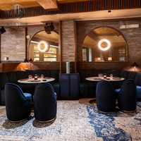 Solution tout-en-un pour hôtel moderne : Ensemble de mobilier de café-restaurant avec table et chaises en velours, banquette et canapé en pierre ronde