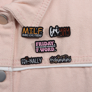 Broche en métal élégante et colorée sur le thème du vendredi, avec inscription anglaise, pour accessoires vestimentaires pour étudiants - Product Image 2