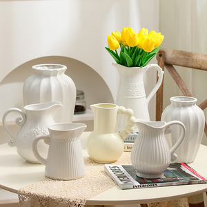 Haut <span class=keywords><strong>de</strong></span> gamme français Relief blanc en céramique Pot à <span class=keywords><strong>lait</strong></span> <span class=keywords><strong>Vase</strong></span> salon Arrangement <span class=keywords><strong>de</strong></span> fleurs rétro Style européen Internet célèbre Matt - Product Image 1