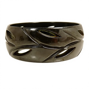 Brazalete de Aleación de Zinc con Diseño Calado, Chapado en Oro Negro, con Resina Tallada, Estilo Vintage, Unisex, a la Moda para Mujer - Product Image 1