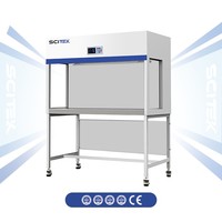 Cabine à flux laminaire horizontal SCITEK Lab en acier inoxydable avec contrôleur microprocesseur, écran LCD et porte coulissante frontale à verrouillage.