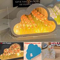 Nuage tulipe bricolage fait à la main veilleuse ornement de bureau créatif et cadeau pour la saint-valentin miroir fleur dans l'atmosphère de la mer
