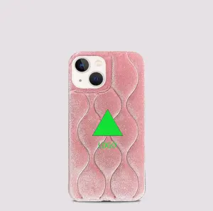 灵感P蓬松设计师豪华手机套，大品牌外壳上有P字，适用于iPhone 14promax
