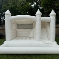 Château gonflable Ceyu blanc avec toboggan large et tour en forme de cloche pour événements extérieurs