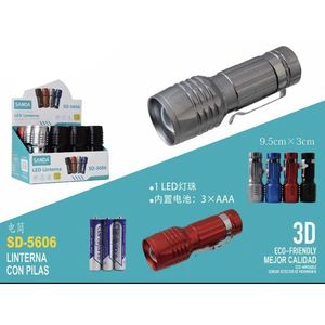 ไฟฉาย LED ซานด้า 9.5 ซม. X 3 ซม. พร้อมแบตเตอรี่เอเอเอ 3 ก้อน สำหรับใช้งานกลางแจ้ง - Product Image 1