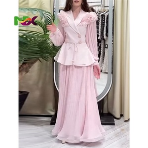 <span class=keywords><strong>Conjunto</strong></span> de <span class=keywords><strong>Dos</strong></span> <span class=keywords><strong>Piezas</strong></span> para <span class=keywords><strong>Mujer</strong></span> con Chaqueta de Malla Floral y Falda Larga - Product Image 1