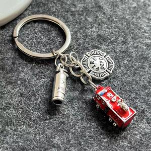 Porte-clés en métal personnalisé avec logo pour homme, alliage de zinc délicat, breloque de voiture, porte-clés <span class=keywords><strong>camion</strong></span> de pompiers, pendentif tendance, cadeau premium - Product Image 1