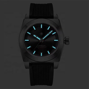 El titanio es una opción popular para las carcasas de relojes debido a su diseño elegante y moderno. - Product Image 4