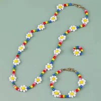 Kalung Choker Bunga Daisy Manik-manik Beras Buatan Tangan Gaya Boho, Rantai Klavikula Berhias Manik-manik Biji Bunga Warna-warni untuk Wanita