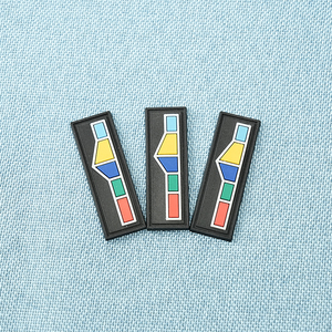 Logo personnalisé patchs fer sur étiquette en silicone caoutchouc souple PVC <span class=keywords><strong>patch</strong></span> vêtement <span class=keywords><strong>patch</strong></span> pour chapeau - Product Image 4