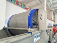 Gebogen vorm reinigingsmachine Automatische fruit- en groente-was- en schilmachine met luchtbellen