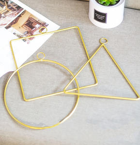 ज्यामितीय धातु फूल व्यवस्था, स्नातक की दीवार फांसी की सजावट के लिए कृत्रिम गोल त्रिकोण वर्ग फ्रेम - Product Image 3