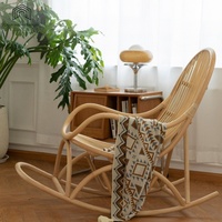 Fauteuil de loisirs en rotin au design moderne avec pieds en bois massif, inclinable et réglable, pour salon et bar
