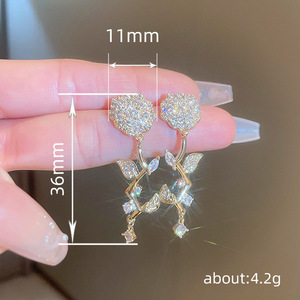 Orecchini pendenti a forma di fiore di rosa per donna, accessori per le orecchie semplici ed eleganti da indossare ogni giorno - Product Image 3