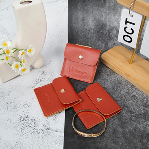 Pochettes de rangement pour bijoux miniatures en cuir PU orange 8x8cm, uniques et abordables, avec bouton pression doré, logo en relief, portables - Product Image 5