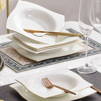 Assiettes carrées en porcelaine fine écologiques pour la vente directe, couleur personnalisée, assiettes de restaurant en porcelaine blanche avec bord doré, vente en gros