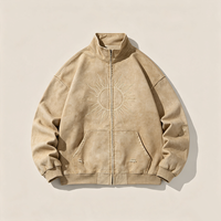 Jaket Vintage Beige Distressed dengan Ritsleting, Bordir Matahari Tone On Tone, Detail Rusak, Ukuran Oversized, Outerwear Gaya Jalanan