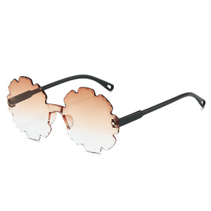 2026 Trendy Kids <b>Sunglasses</b> Cute Petal Design <b>Gradient</b> Lens Novelty Children Shades Cartoon Party For women or men - Product Image 1