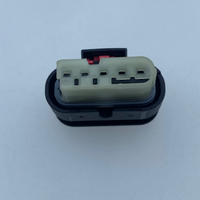 Konektor mobil 35126384 berbahan plastik dengan 5 pin, dilengkapi pelindung