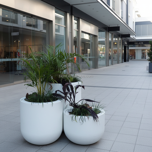 Macetero Redondo de Fibra de Vidrio Blanco de Lujo - Decoración Exterior Duradera para Vestíbulos de Hoteles y Centros Comerciales - Product Image 4