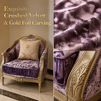 Fauteuil vintage en velours rembourré avec cadre doré champagne, style rococo français pour salon de villa