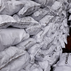 CHARBON DE BOIS KHAYA DU VIETNAM EXCELLENCE QUALITÉ PACK EN SAC COMME DEMANDE DU CLIENT - Product Image 1