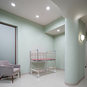 Lit médical pour bébé et nourrisson <span class=keywords><strong>professionnel</strong></span> avec barrières de sécurité, rangement et roues silencieuses, vente en gros - Product Image 1