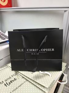 Sac de shopping de luxe en carton blanc avec poignées, personnalisable pour la vente au détail de vêtements et la vente en gros commerciale - Product Image 2