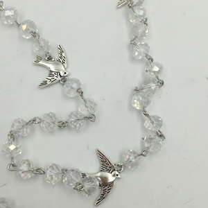 Chapelet catholique à 59 perles en verre de cristal transparent, cinq décades, avec motif colombe blanche et Saint-Esprit, et crucifix - Product Image 5