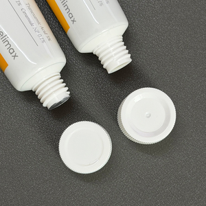 Crème pour le visage à la nicotinamide et à l'acide tranexamique, hydratante, éclaircissante, unifiante du teint, crème hydratante pour tous les types de peau - Product Image 2