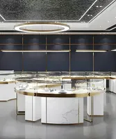 Comptoir d'exposition circulaire de luxe pour bijoux, en marbre blanc et acier inoxydable doré