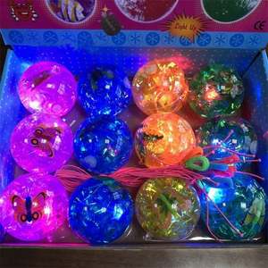 Pelotas que rebotan LED con purpurina flotante y características de iluminación Juguete suave de goma para favores de fiesta para niños - Product Image 5