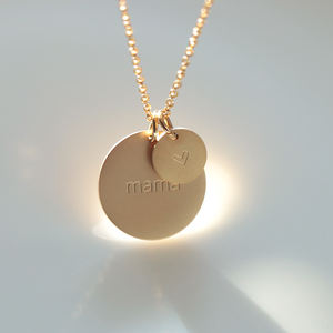 Bijoux de maman personnalisé en acier inoxydable finition mate plaqué or 18 carats disque breloque pièce de monnaie collier de maman - Product Image 3