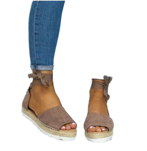 Sandales plates d'été pour femmes à bride cheville, respirantes, antidérapantes, avec dessus en paille, pour la plage et l'extérieur - Product Image 1